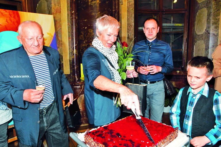 Dana Syslová při křtu knihy Výletový den současně slavila své sedmdesátiny.