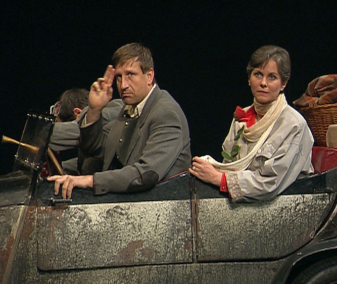 S Martou Vančurovou ve hře Jakobowski a plukovník v divadle na Vinohradech (1998).