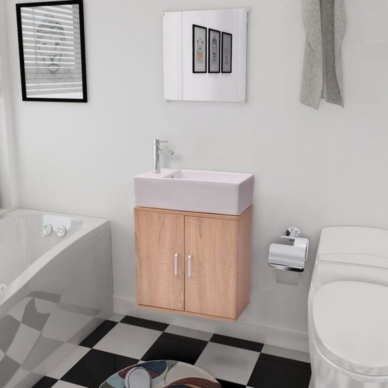 V opravdu malých panelákových koupelnách není moc místa, ale skříňka pod umyvadlo se vejde vždycky.