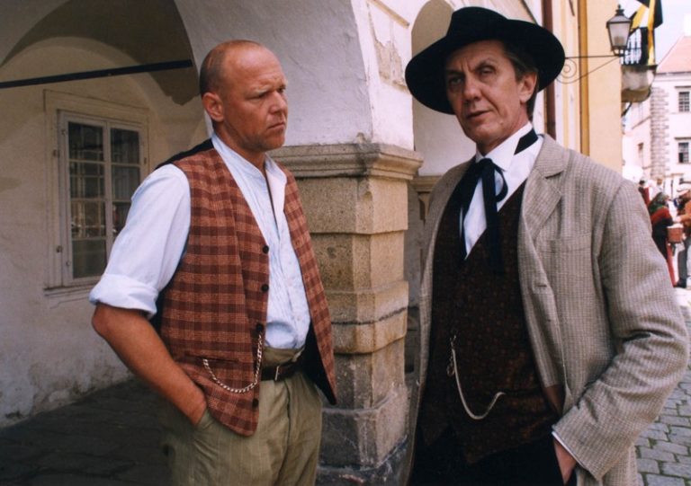 S Borisem Rösnerem ve filmu Stříbrná paruka (2001).
