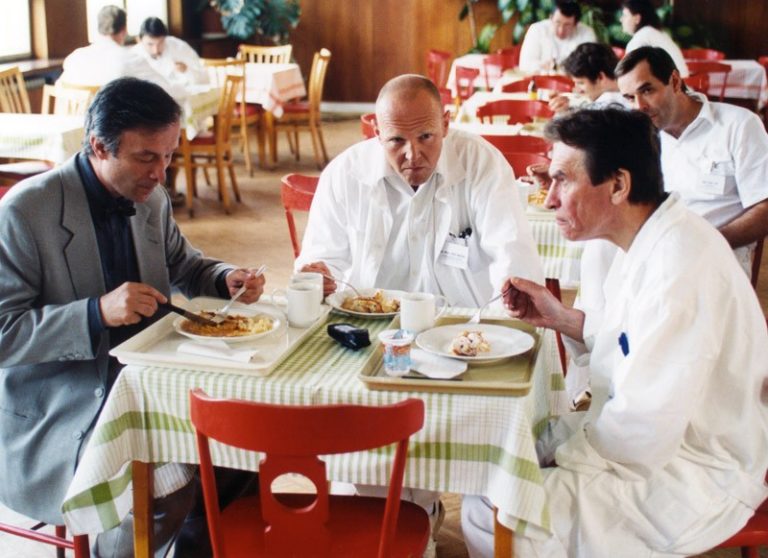 S Františkem Němcem a Janem Novotným v kriminálním dramatu Nikdo neměl diabetes (2001).