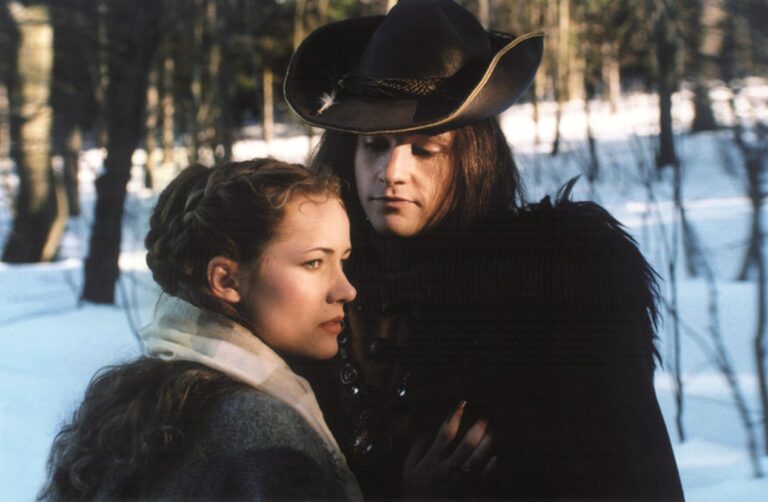 V pohádce Zimní víla si zahrál prince, na snímku s Nikolou Votočkovou (1999).