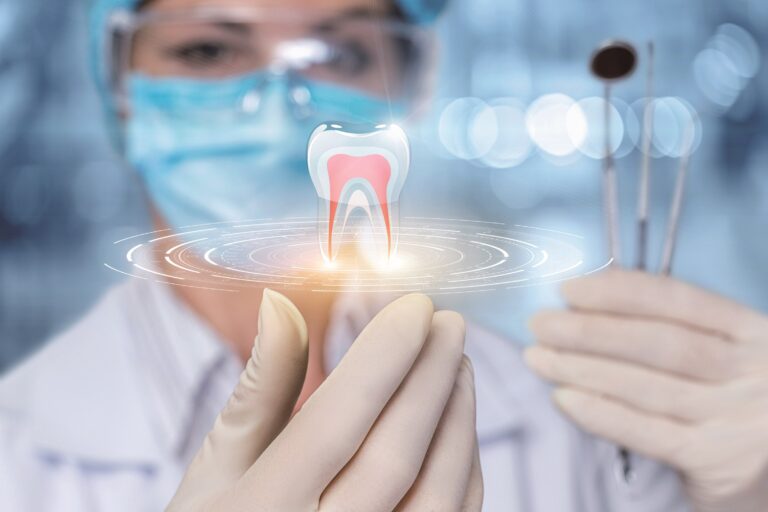 Pravidelné preventivní prohlídky u stomatologa dokážou odhalit zubní kaz v jeho počátcích, a předejít tak bolestivému onemocnění i vážnějšímu zdravotnímu problému.