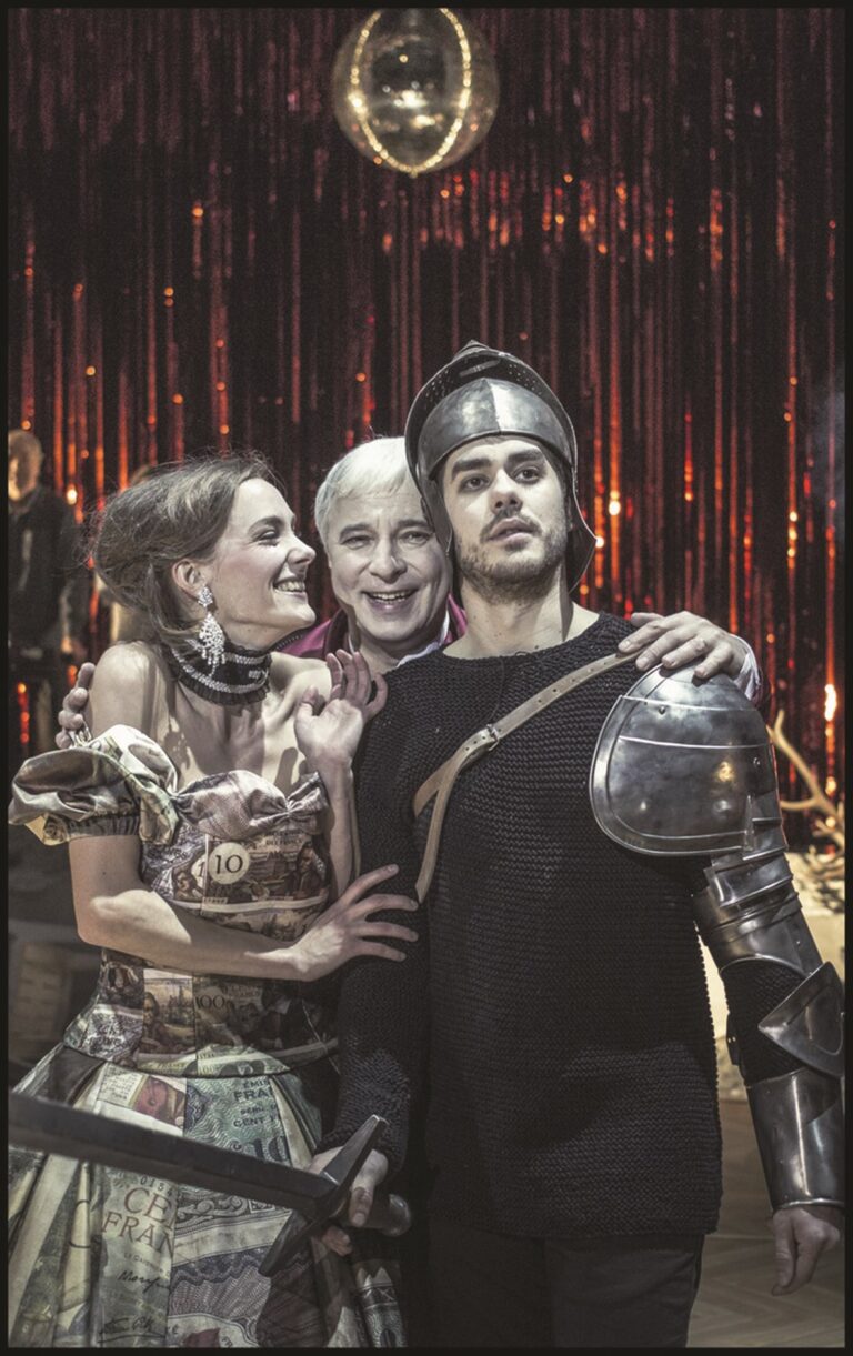Jako rytíř Des Grieux v pražském Národním divadle, na foto s Janou Pidrmanovou a Vladislavem Benešem (2016).